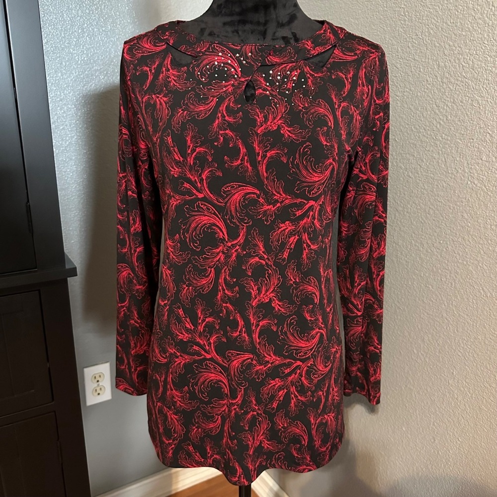 Christopher & Banks Petite PM Blouse Red Black Paisley Long Sleeve Cutout